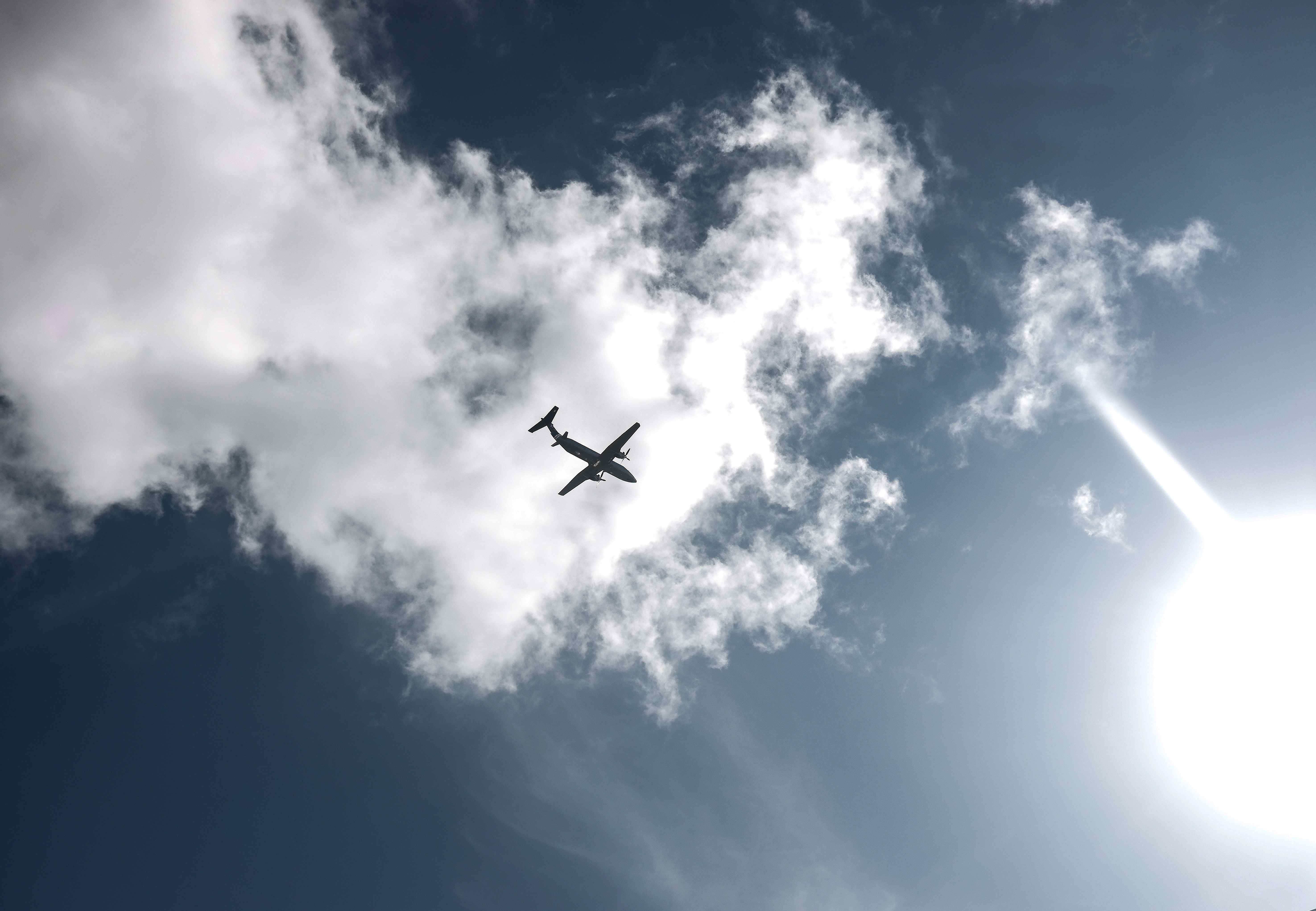 Pasajero intentó abrir la puerta del avión en pleno vuelo entre Madrid y Caracas