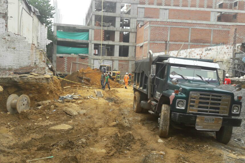 Dos muertos y dos heridos dejó la caída de un muro en Antioquia