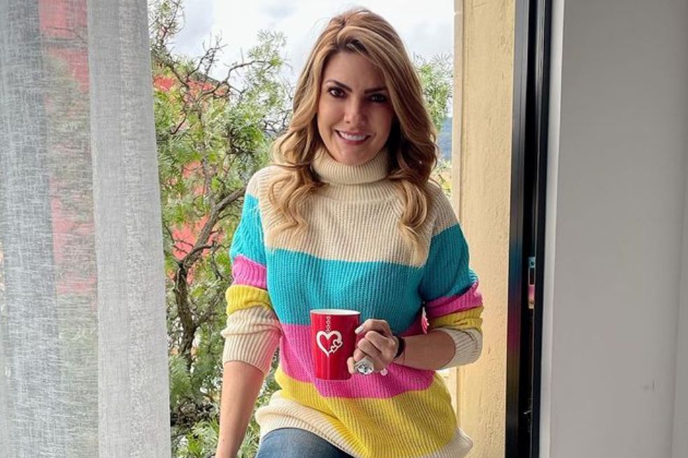 La presentadora Ana Karina Soto no aguantó las lágrimas al recordar a su mamá en plena emisión y con compañía del coach Daniel Habif.