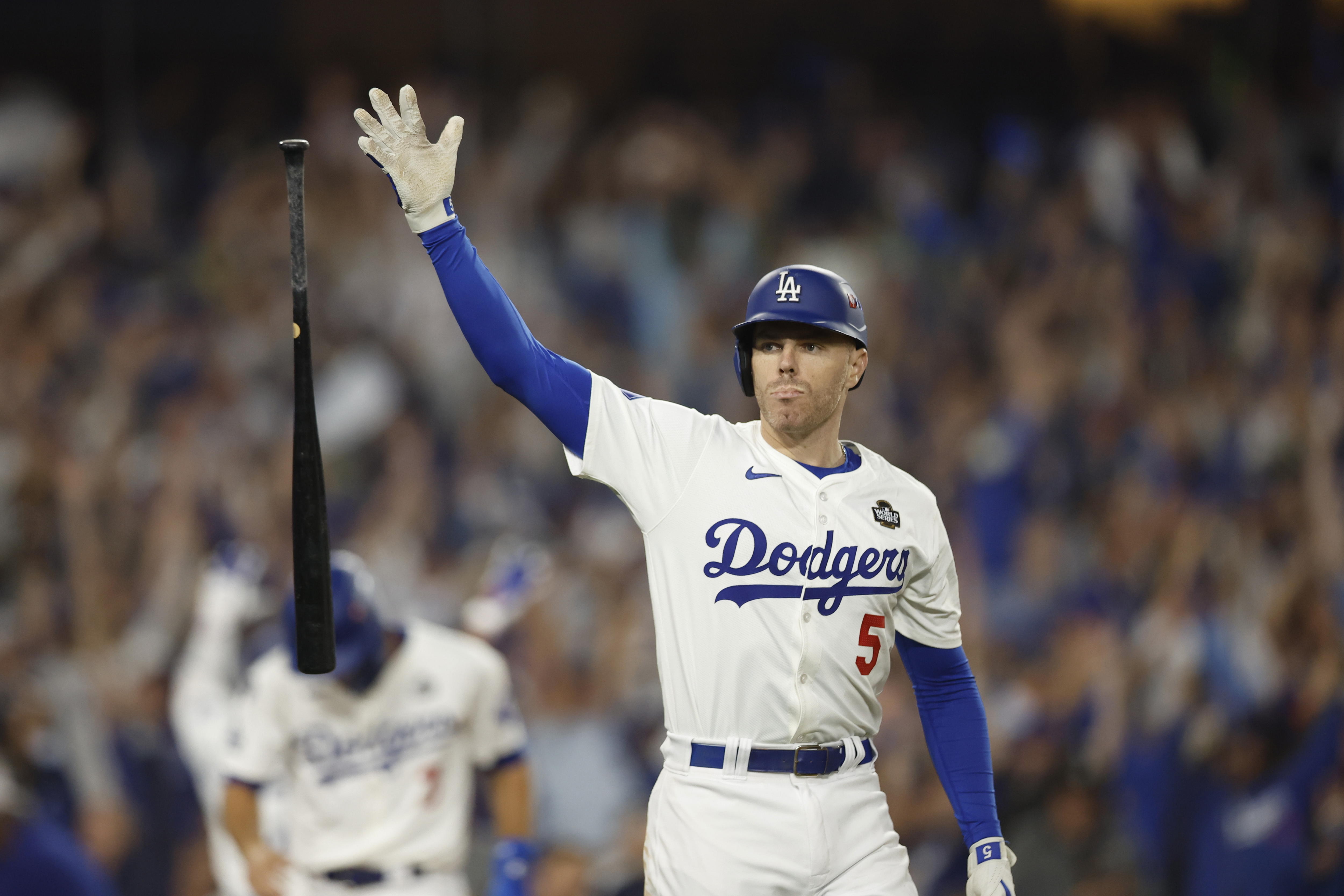 Los Angeles (United States), 25/10/2024.- Los Angeles Dodgers Freddie Freeman faces the Dodgers dugout while dropping his bat after hitting the game winning grand slam off a pitch by New York Yankees relief pitcher Nestor Cortes during the 10th inning of the Major League Baseball (MLB) World Series game one between the American League Champion New York Yankees and the National League Champion Los Angeles Dodgers in Los Angeles, California, USA, 25 October 2024. The World Series is the best-of-seven games. (Nueva York) EFE/EPA/CAROLINE BREHMAN