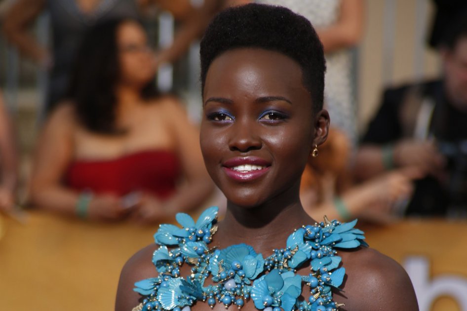 Lupita Nyong’o redefine estereotipos de belleza