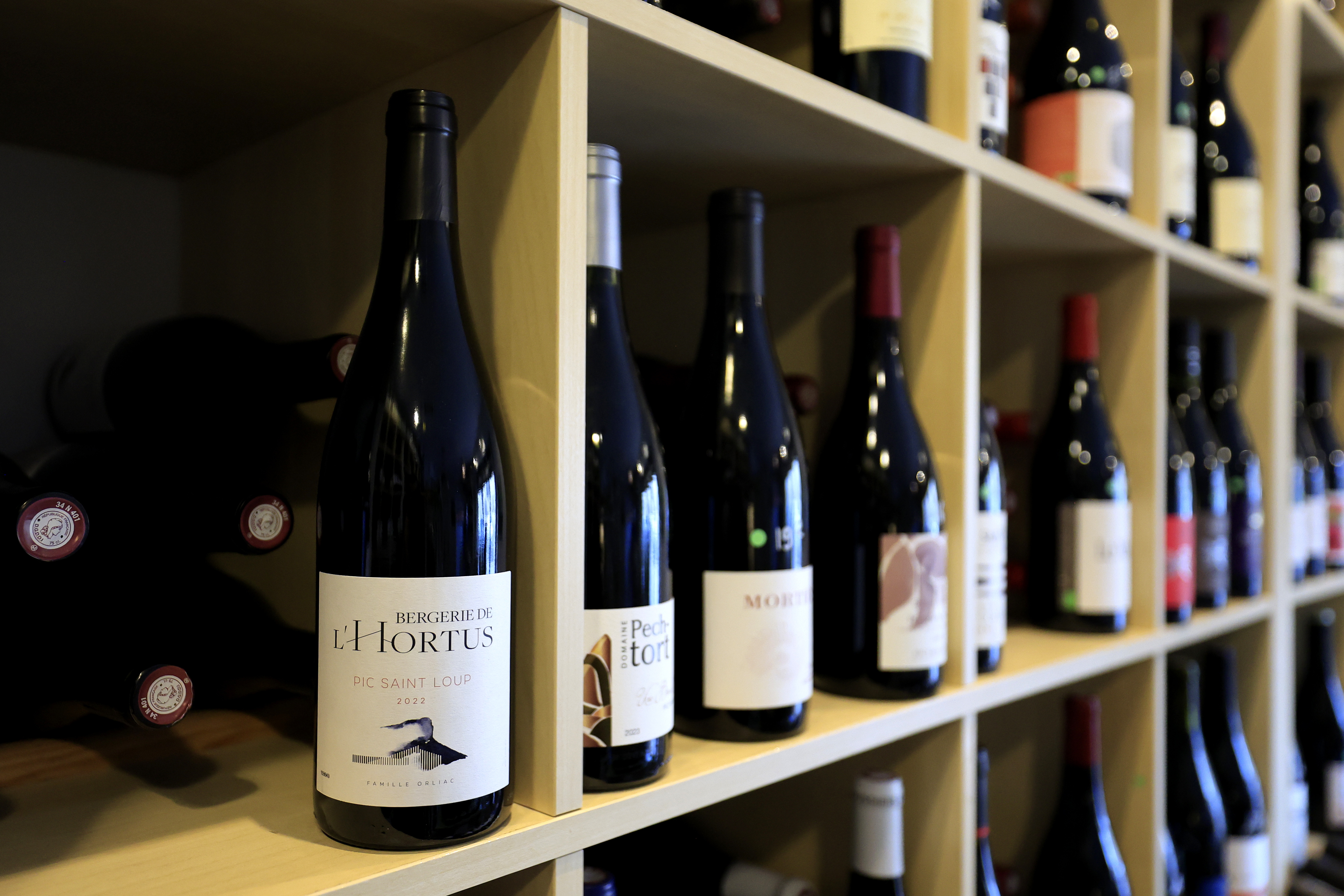 ¿Aranceles al vino y al champán? Trump amenaza con subida de 200 % a la UE