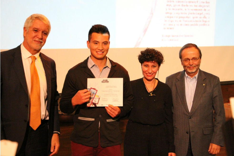 Estudiante de 17 años fue el ganador del concurso Bogotá en 100 palabras