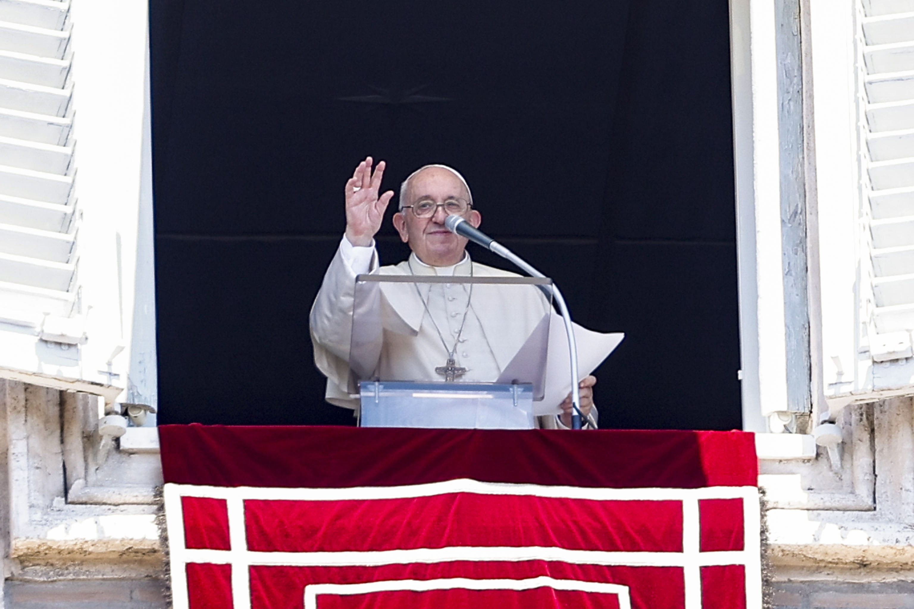El papa publica una carta para elogiar la literatura ante la obsesión por las pantallas