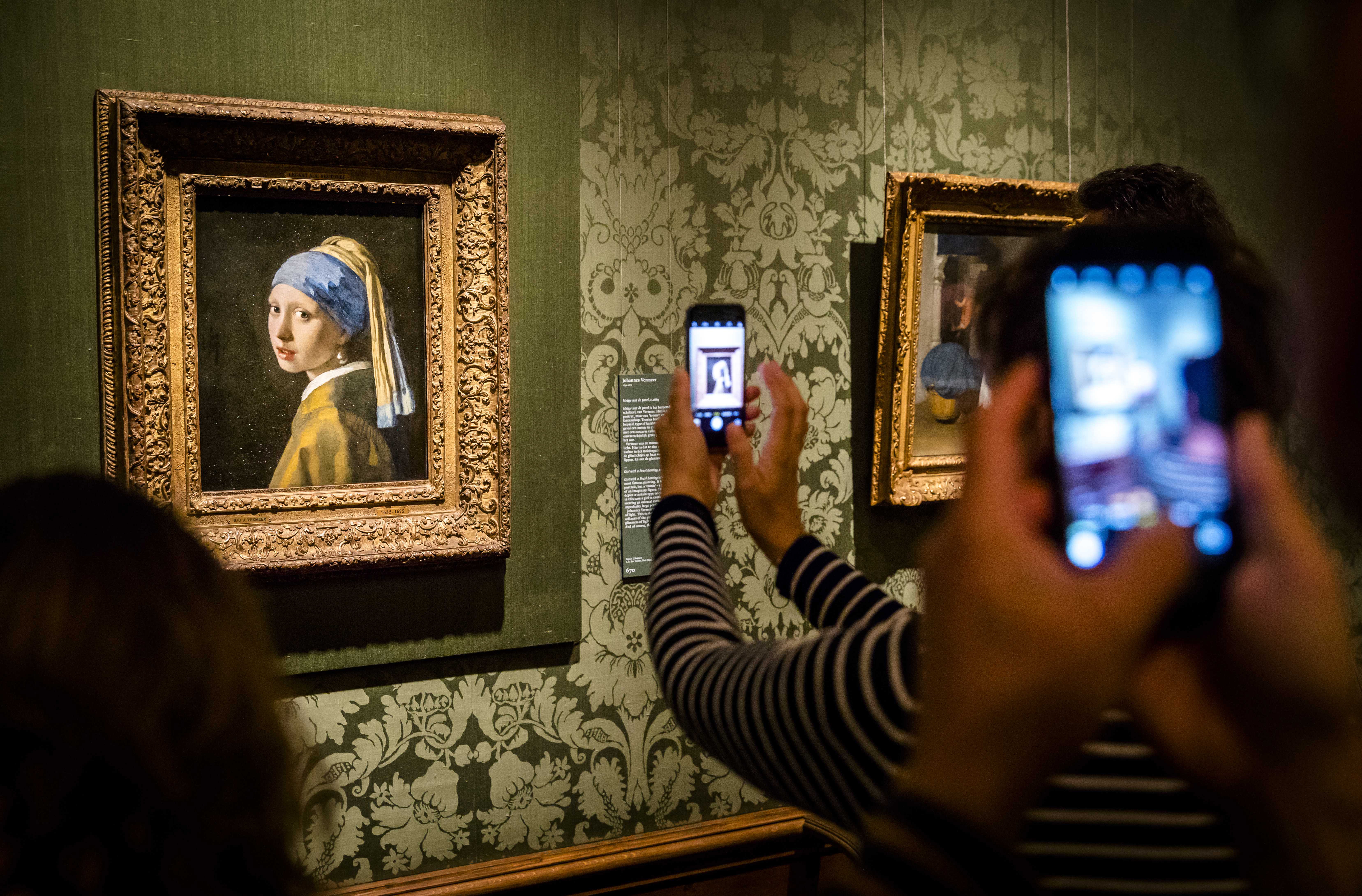 Vermeer modificó 30 de sus pinturas: hallazgos revelan secretos ocultos