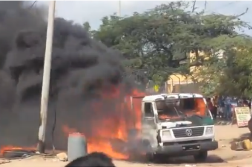 Dos policías lesionados y un vehículo incinerado en ataque a la Fuerza Pública en Maicao