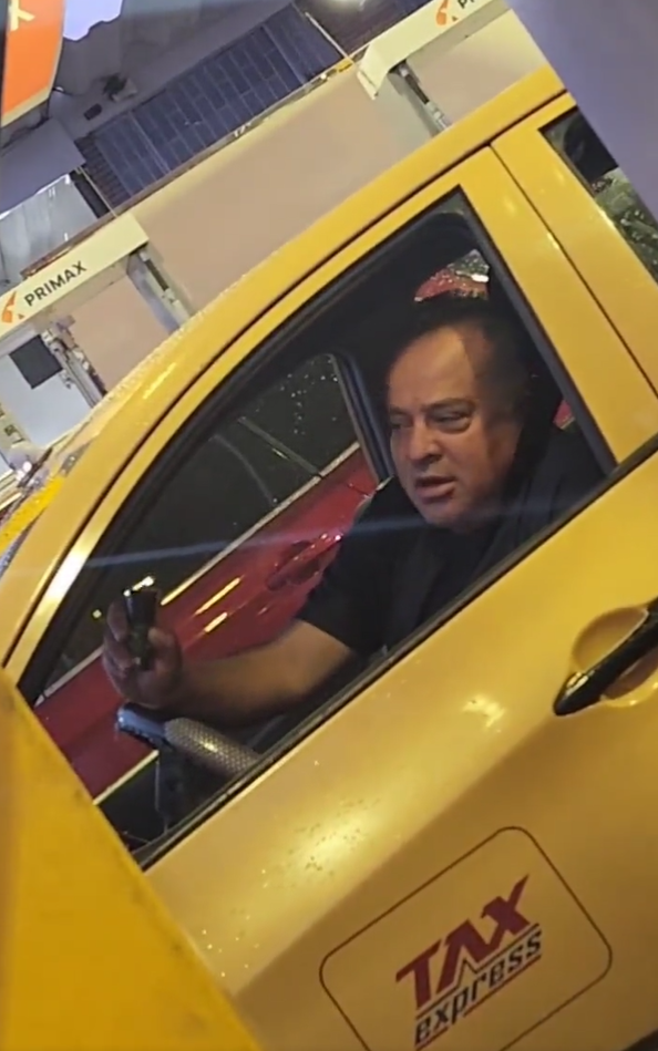 Taxista insultó y roció con gas pimienta a una mujer y su hija en Bogotá