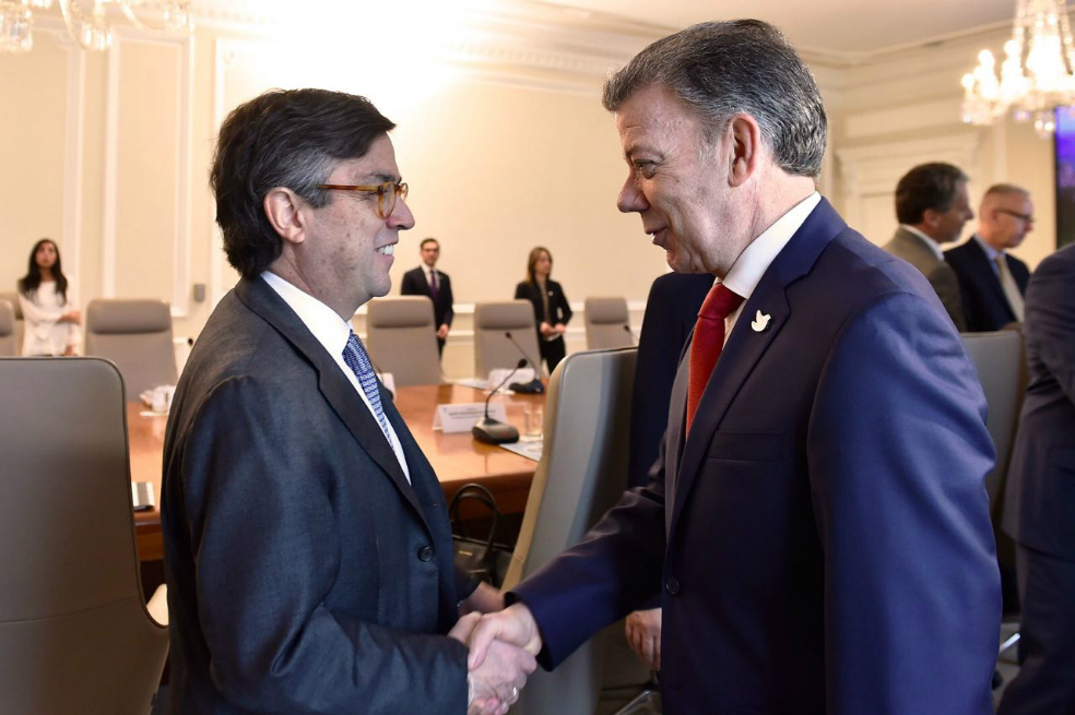 El primer mandatario, Juan Manuel Santos, en compañía del presidente del BID, Luis Alberto Moreno, durante el lanzamiento del "Fondo Colombia Sostenible".  / Cortesía