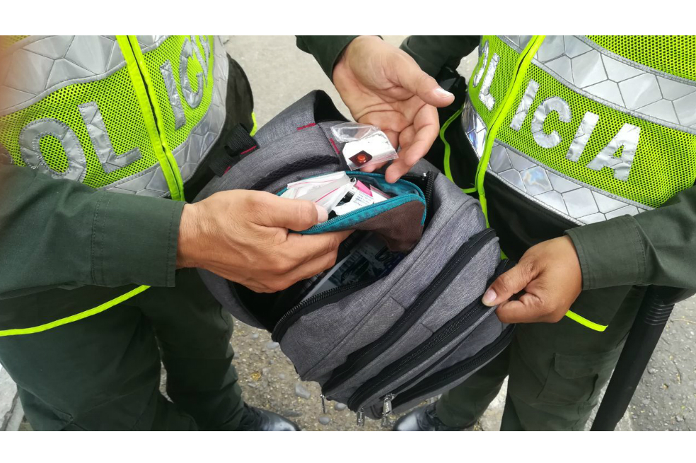 Descubren droga en la cartuchera de una estudiante en Cali