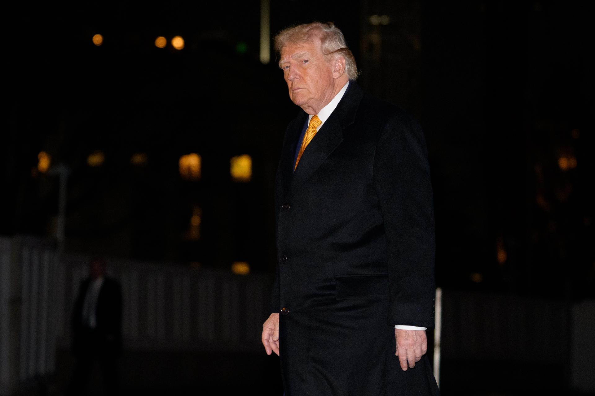 WASHINGTON (United States), 05/01/2026.- US President Donald J Trump returns to the White House in Washington, DC, USA, 04 January 2026. EFE/EPA/AARON SCHWARTZ / POOL