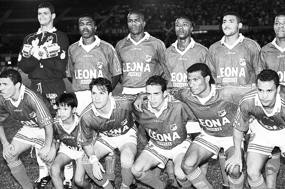 Fotos de las nóminas que han salido campeonas con Deportivo Cali.