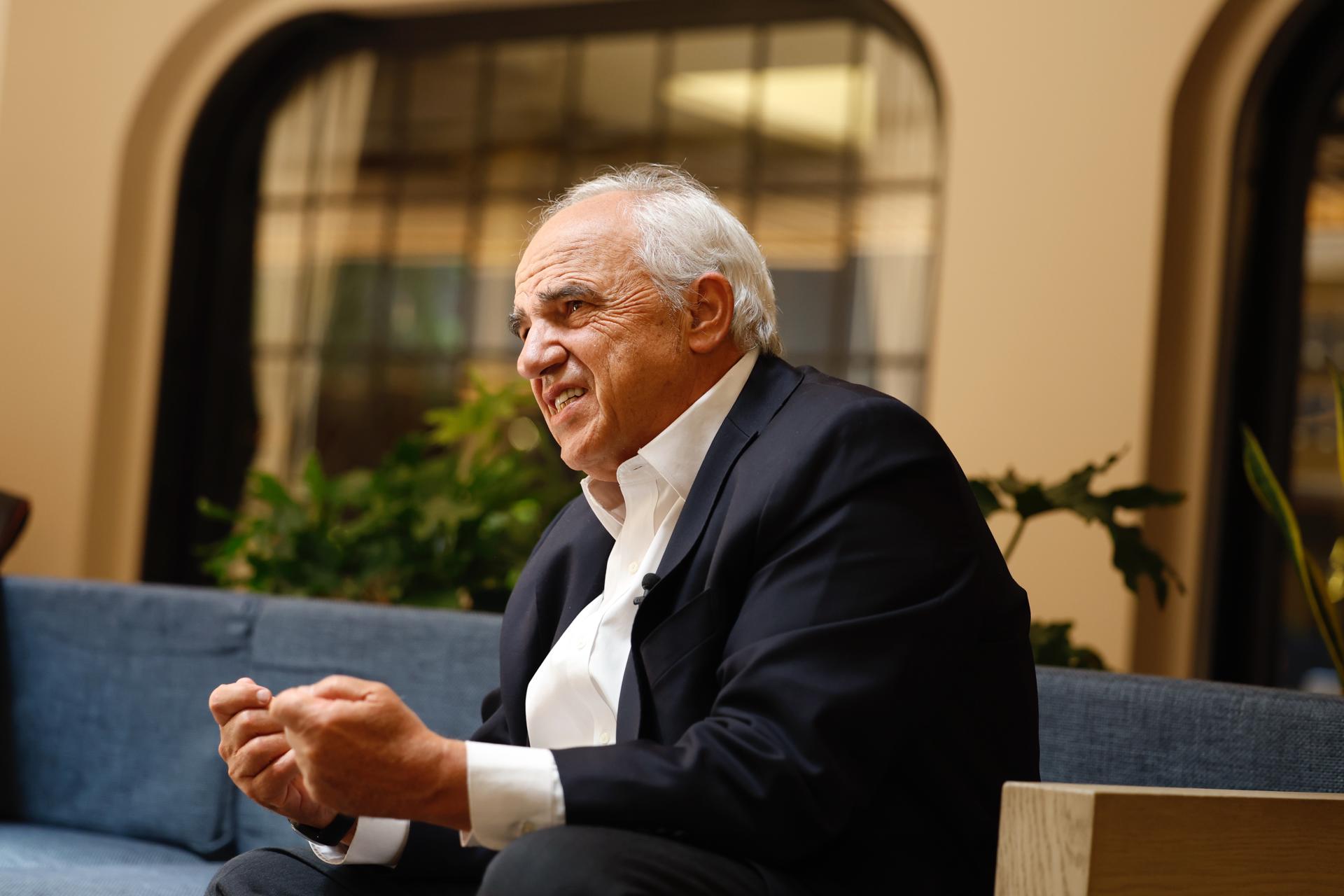 “Serenidad diplomática, pero mostrando los dientes” 
