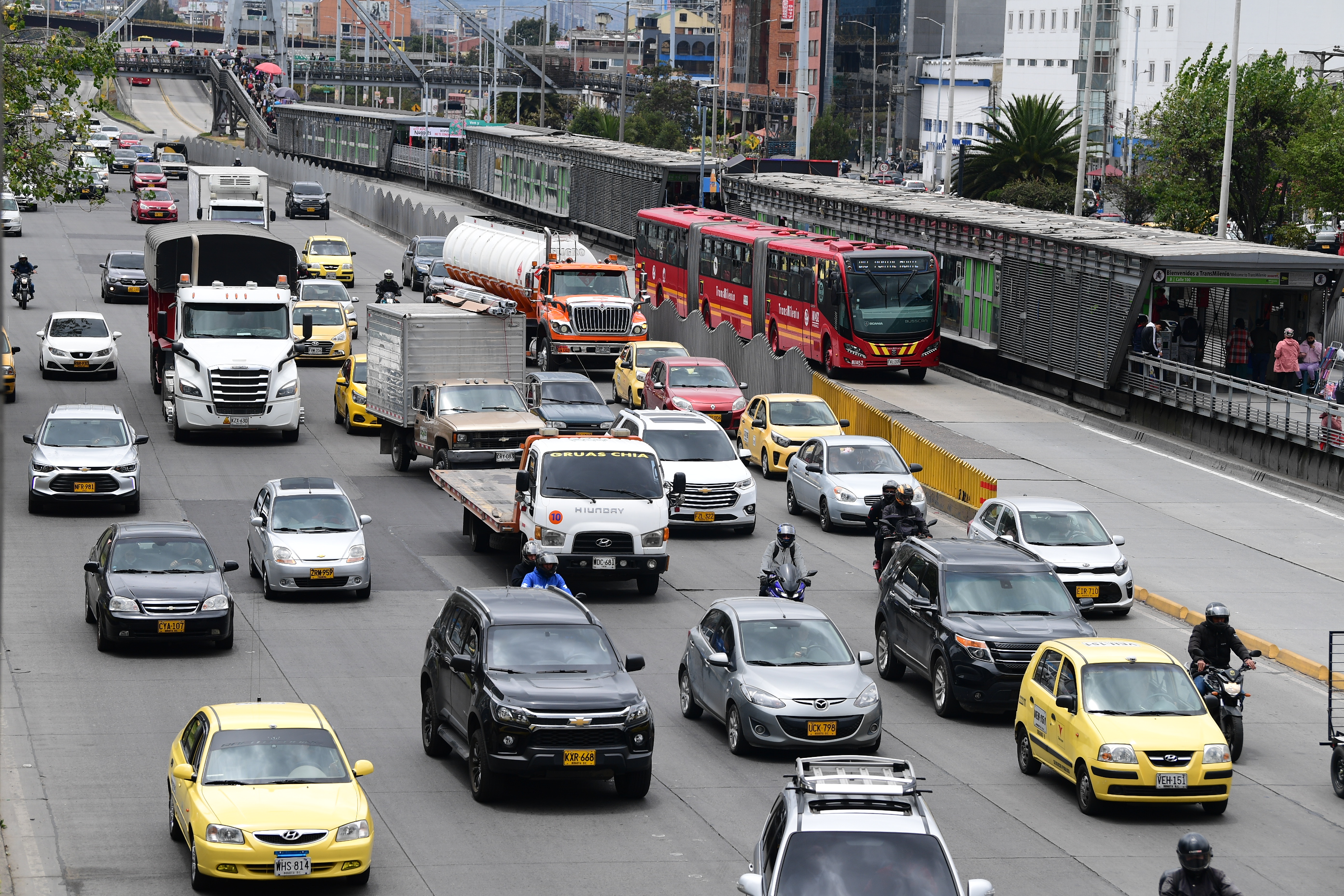 Tráfico pesado y múltiples trancones en varios puntos de la capital.
