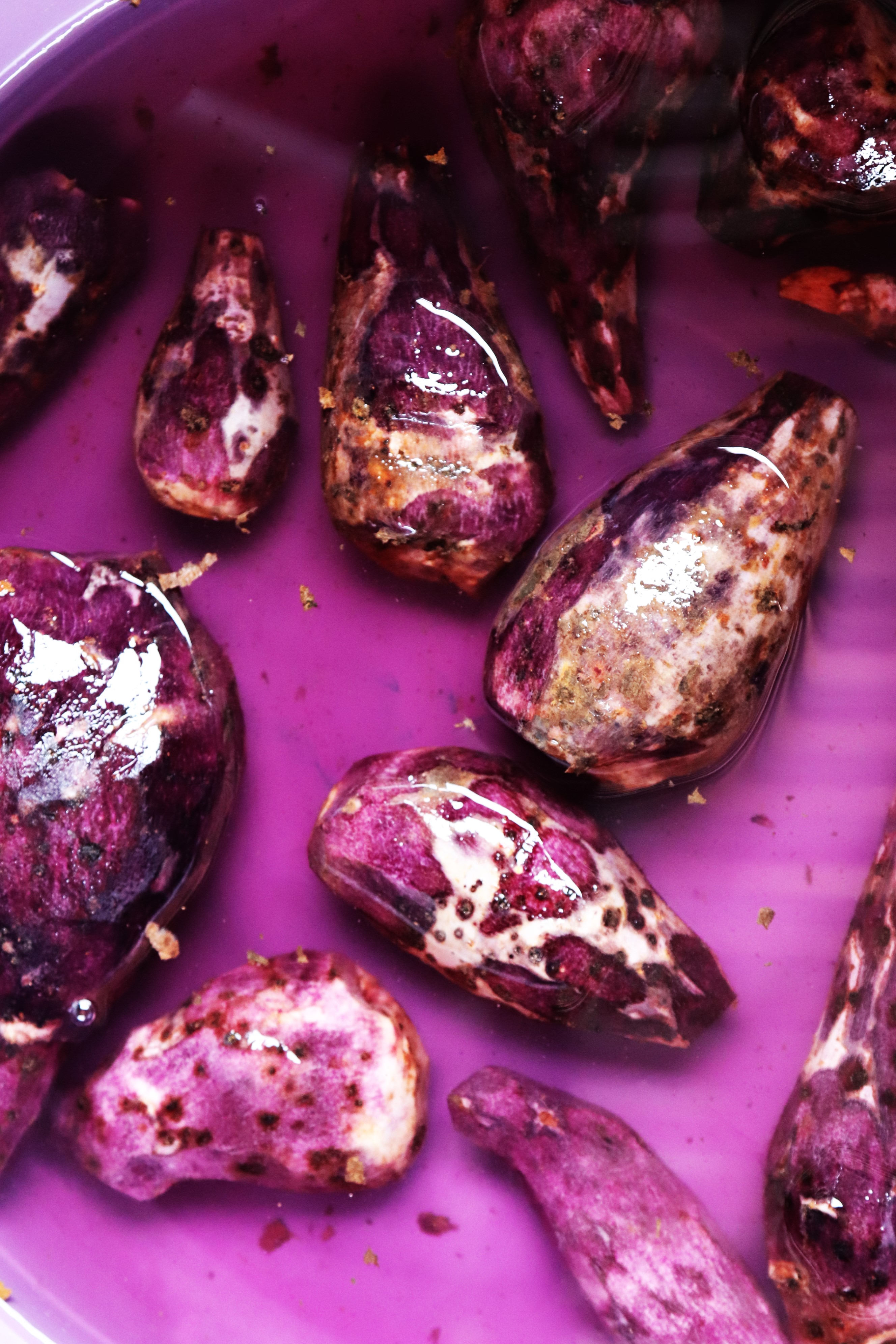 (Ñame morado). “La chagra ancestralmente es nuestra fuente de alimento. Nosotros trabajamos en las chagras y de aquí sale nuestra gastronomía”, explica Celina Suárez, representante legal de la Asociación de Mujeres Indígenas Trabajadoras de la Libertad.