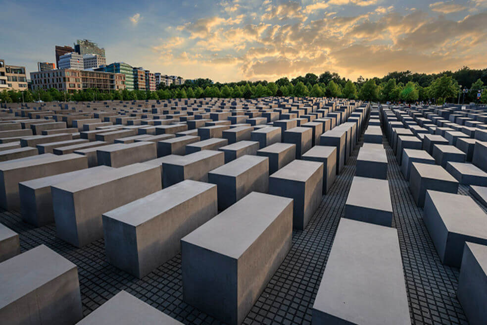 Entierran tejidos microscópios de víctimas del nazismo para preservar su memoria