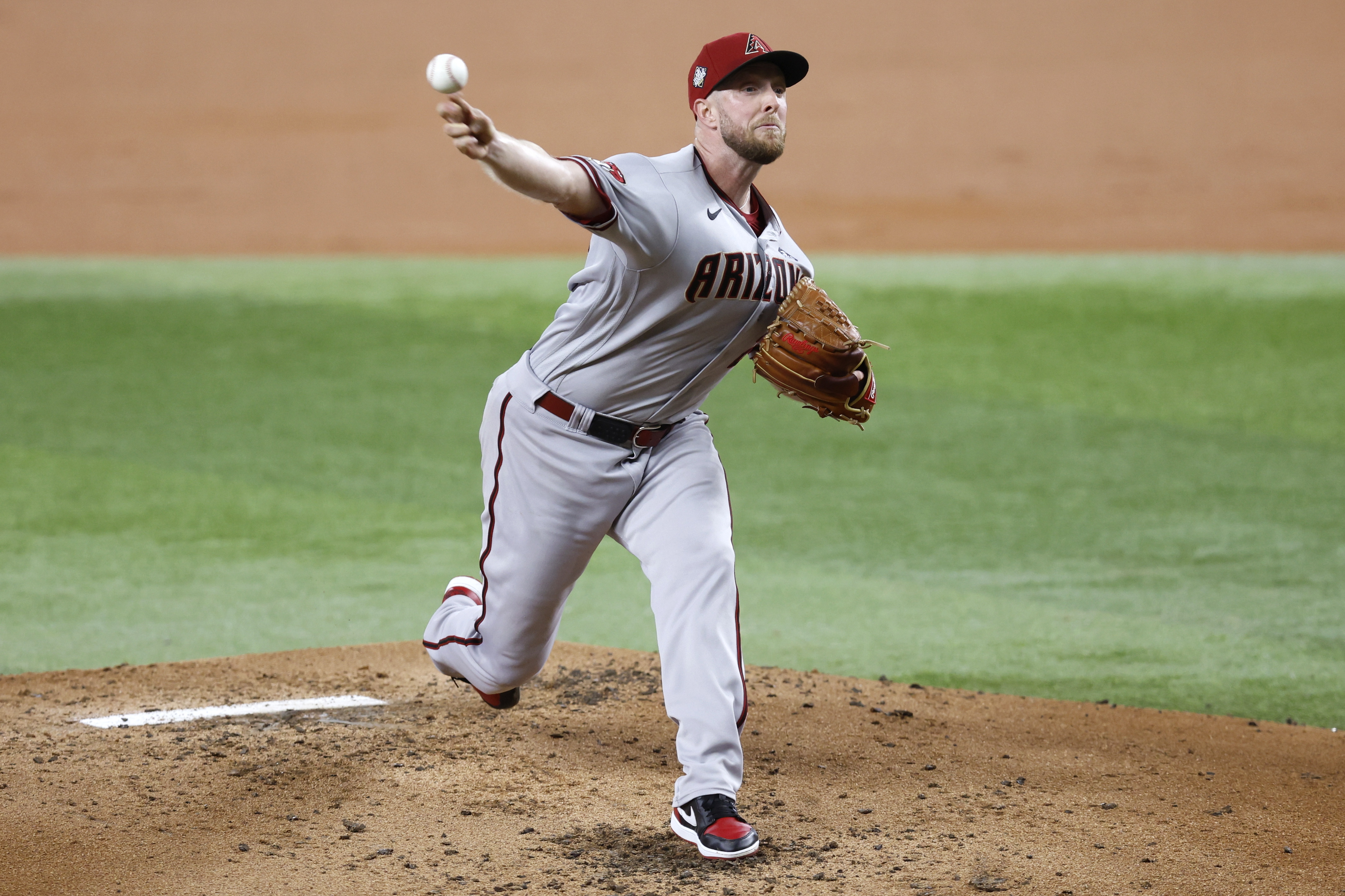 Los Diamondbacks se dan un festín e igualan 1-1 la Serie Mundial de Béisbol
