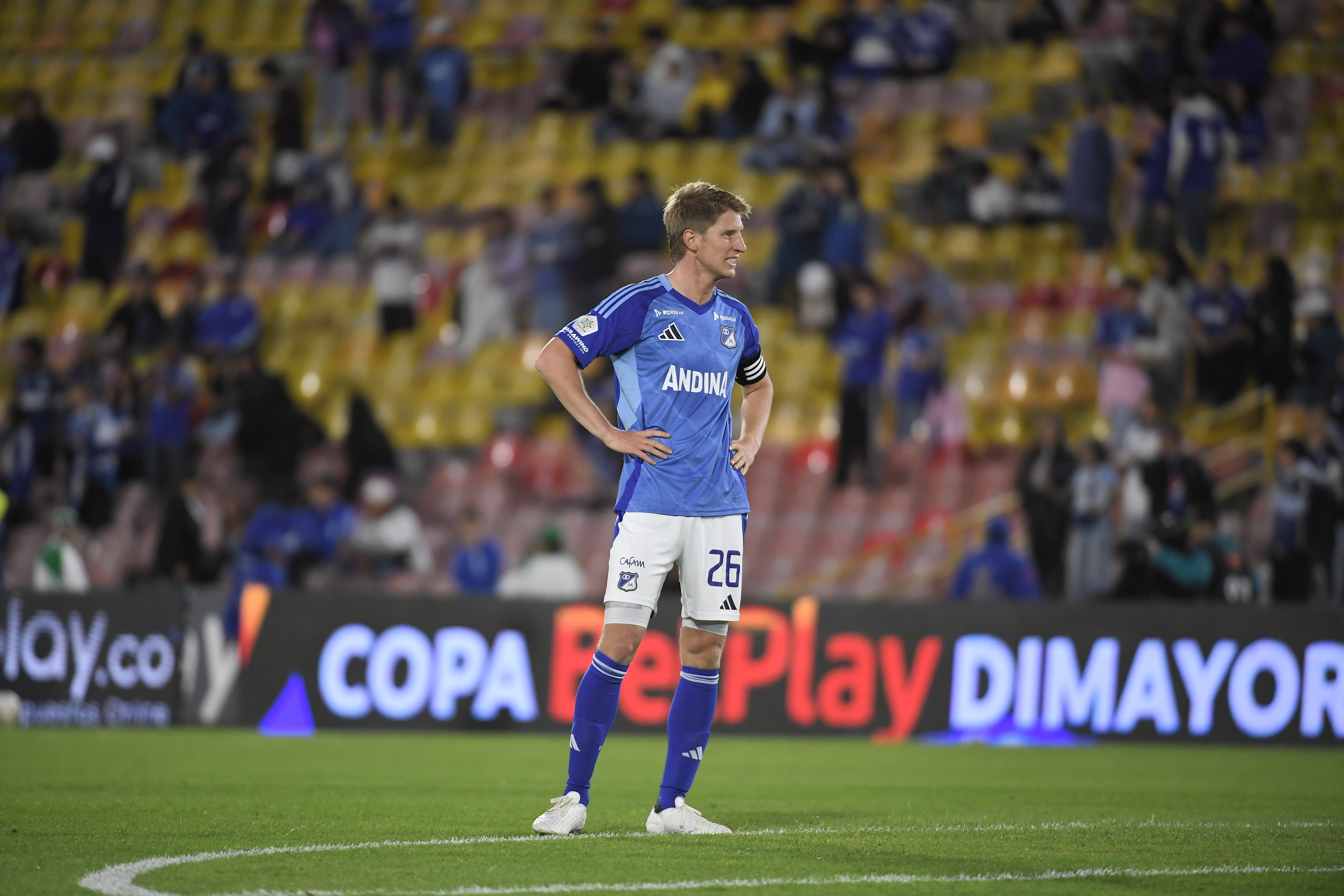 Millonarios sumó otra baja sensible: así fue la jugada que lesionó a Andrés Llinás