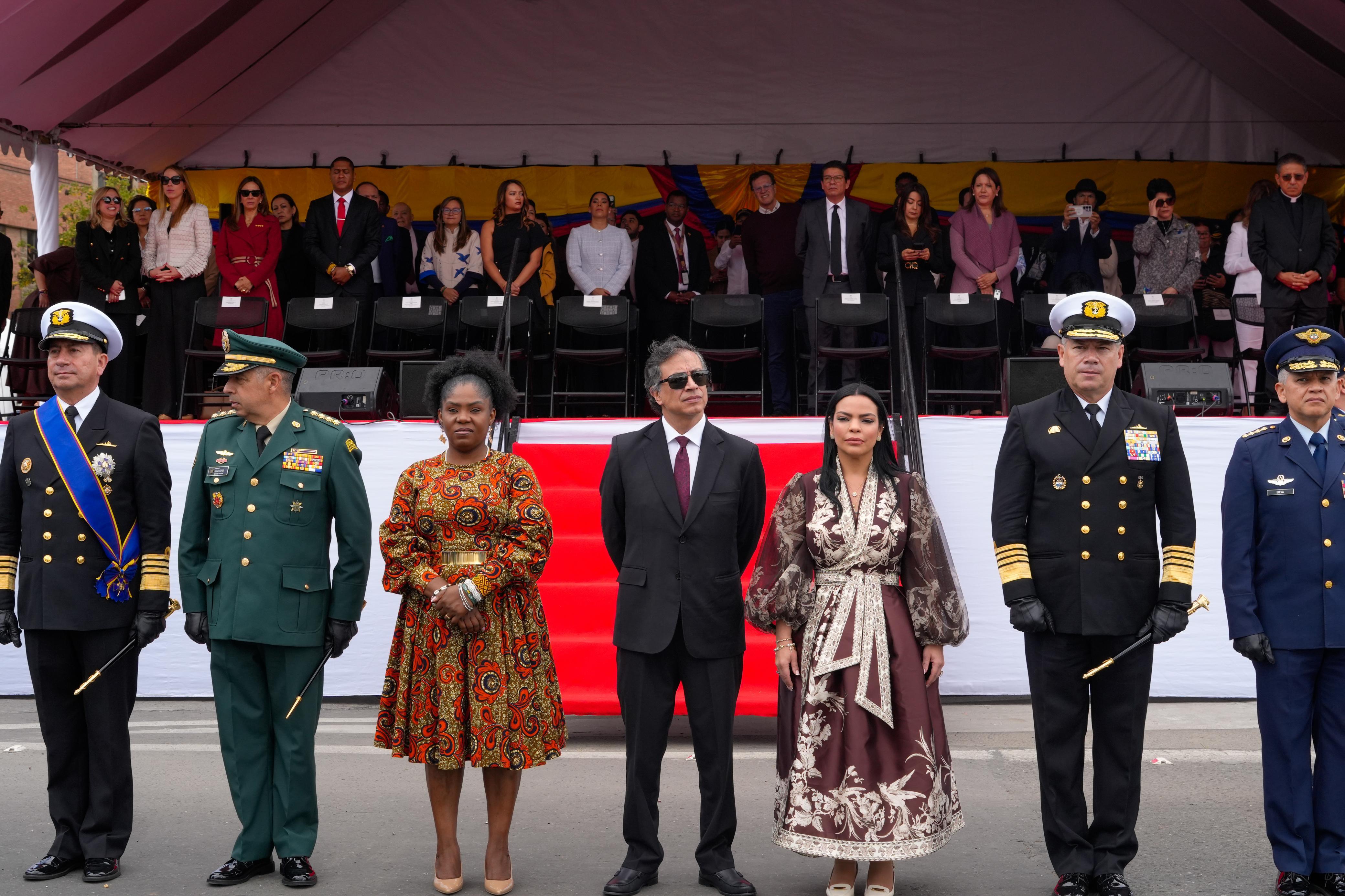 Petro desde Bogotá y De la Espriella en Medellín dieron sus discursos del 20 de julio