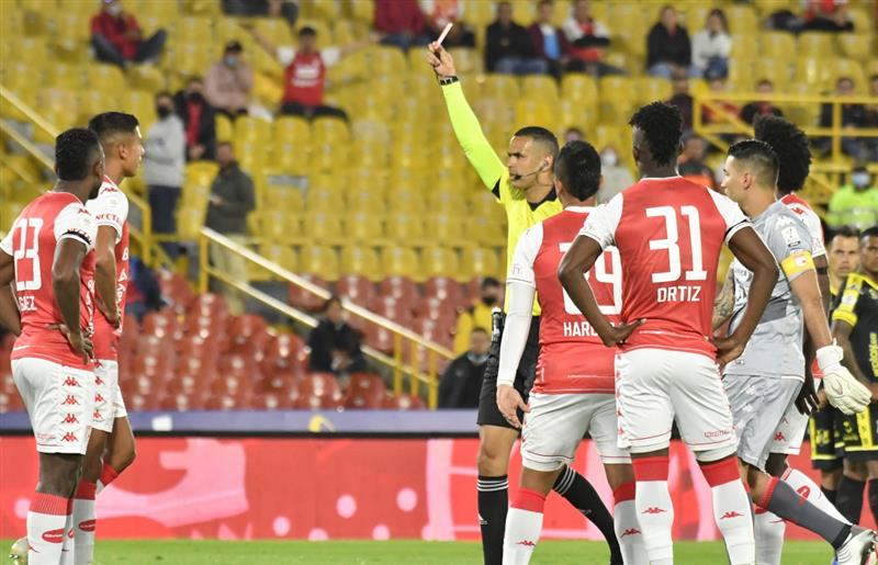 Liga BetPlay, entre las diez del mundo con más tarjetas amarillas