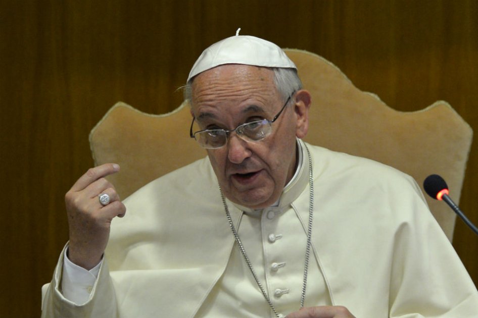 26 amantes de curas escriben al papa una carta contra el celibato