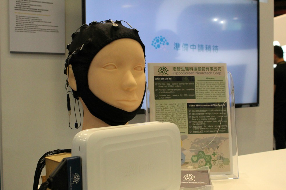 Prototipo de escáner de ondas cerebrales que podría medir el grado de estrés de una persona. / Valeria Cortés