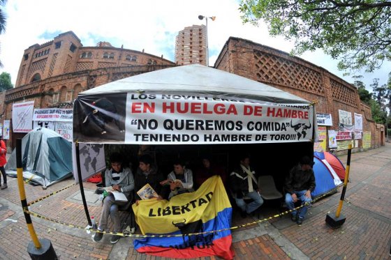 Huelga frente a la Plaza de Toros. /Cristian Garavito
