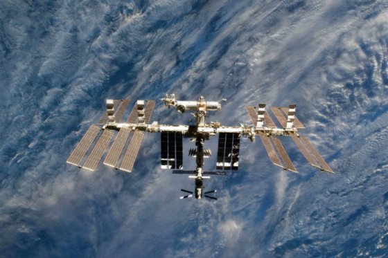 Astronautas realizaron salida espacial para reparar Estación Internacional