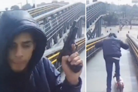 Con pistola en mano, ladrón hurtó patineta eléctrica en un puente peatonal (Video)