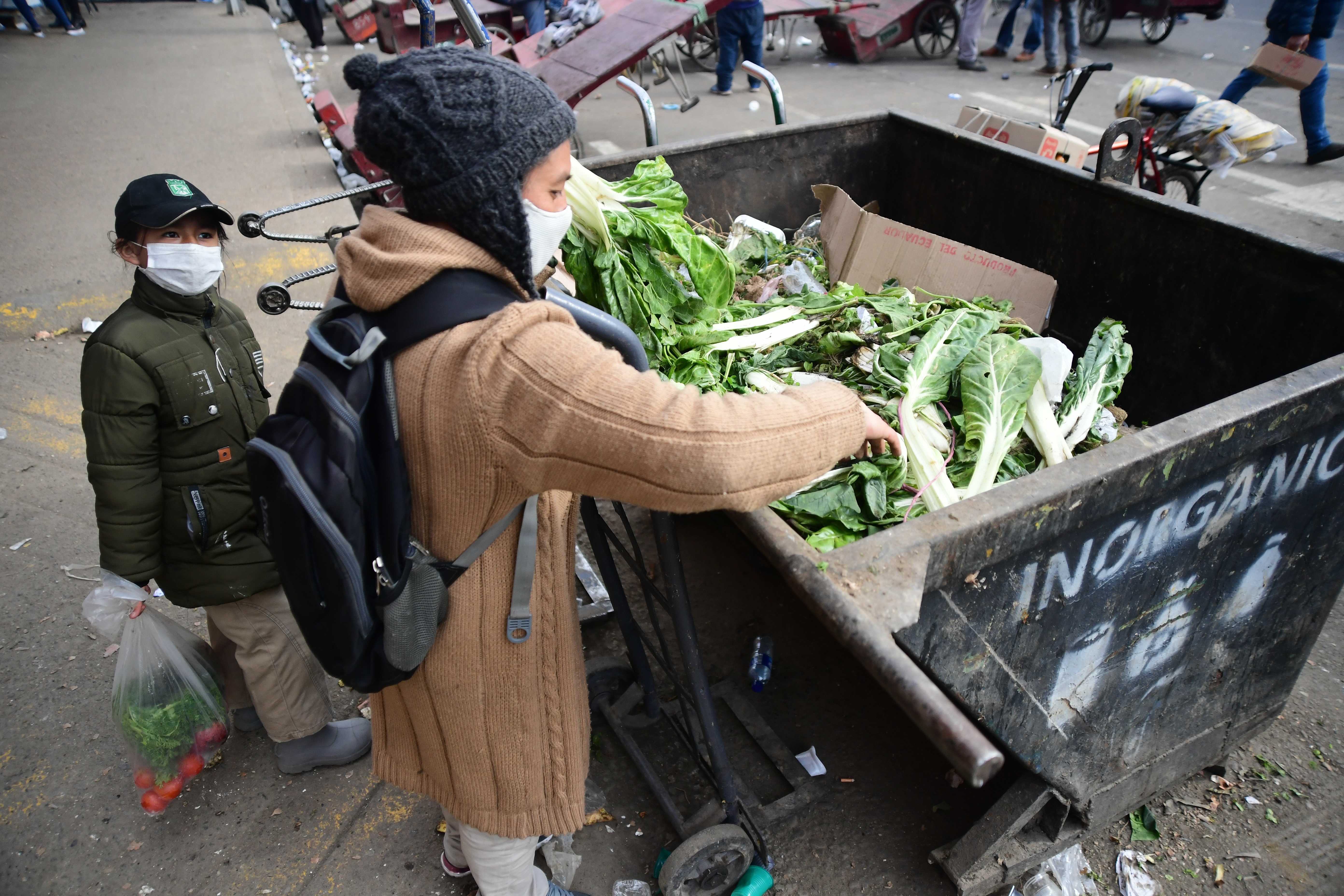 Mientras miles pasan hambre, en Bogotá se botan 1,2 millones toneladas de comida