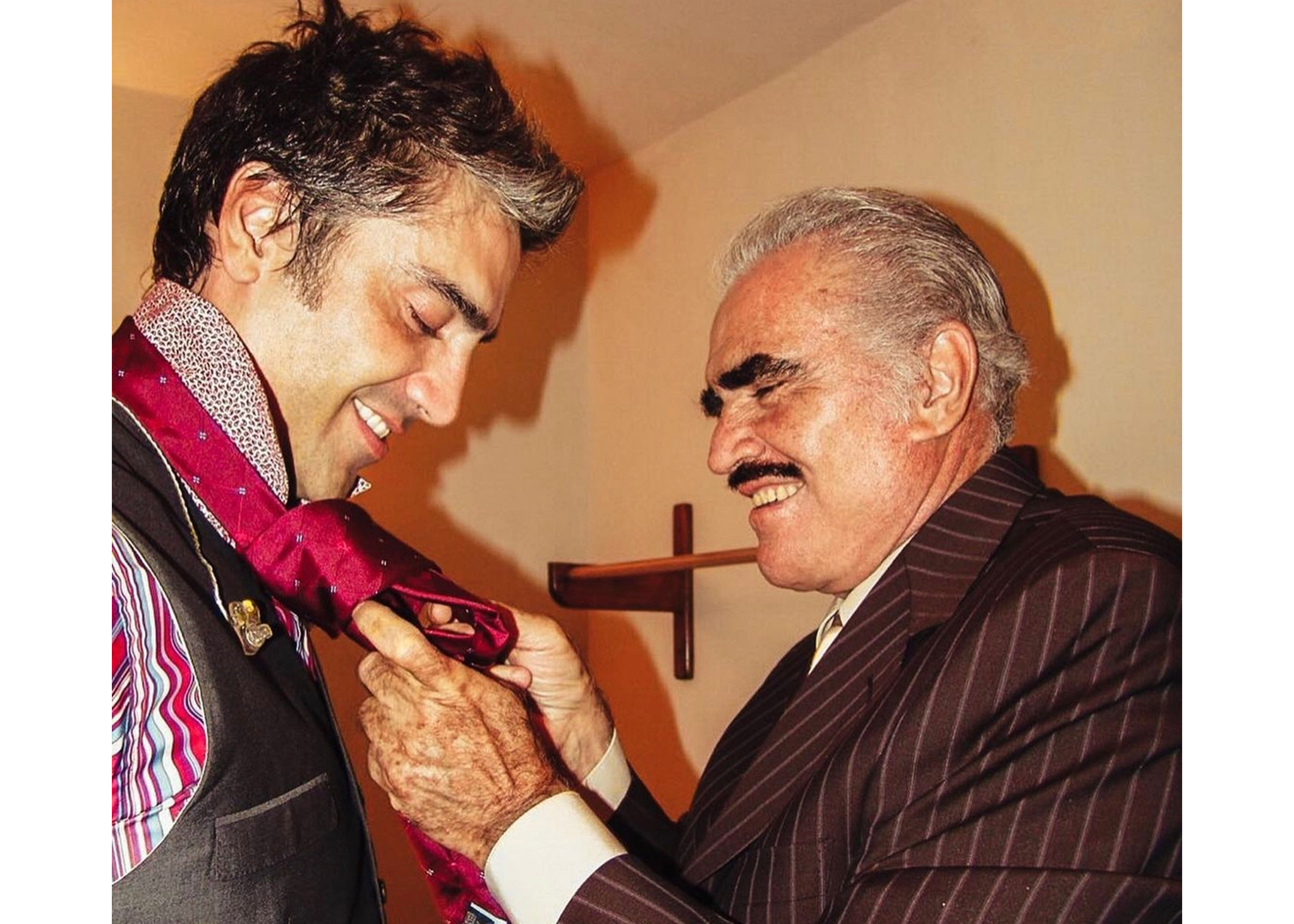 “Montaña rusa de emociones”, así vive Alejandro su duelo por Vicente Fernández