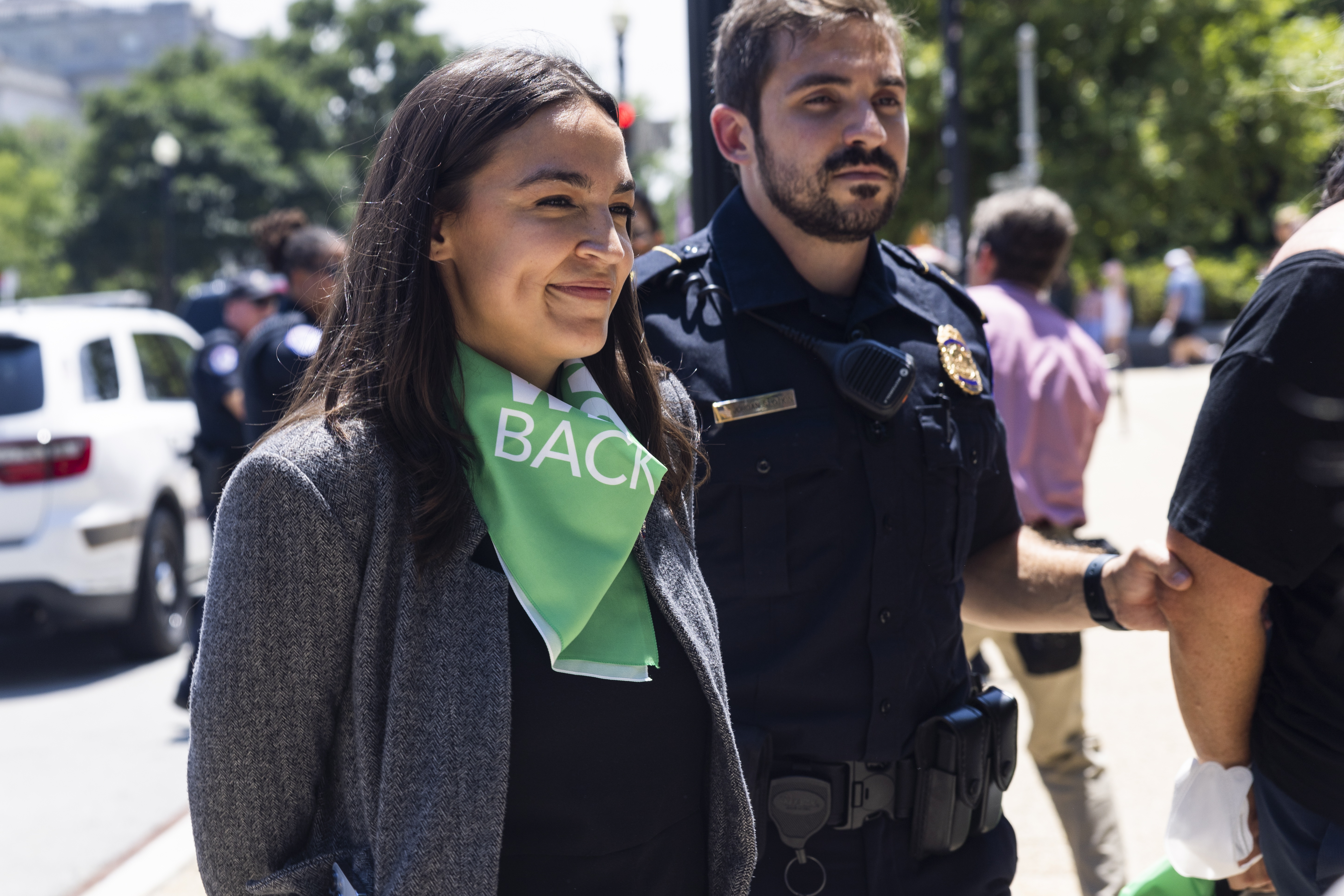 ¿Por qué arrestaron a Alexandria Ocasio-Cortes y a otras congresistas en EE. UU.?