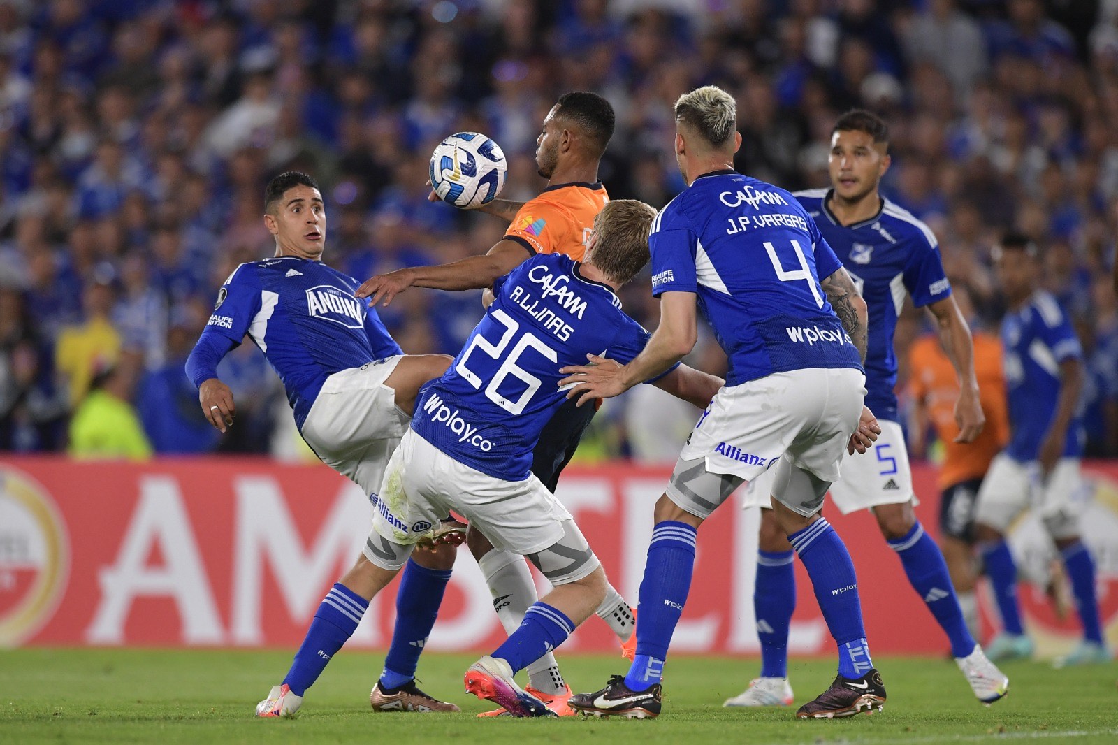 Daniel Cataño tuvo dos versiones en la noche de este jueves. En la primera mitad brilló por su ausencia, mientras que en el complemento fue decisivo.