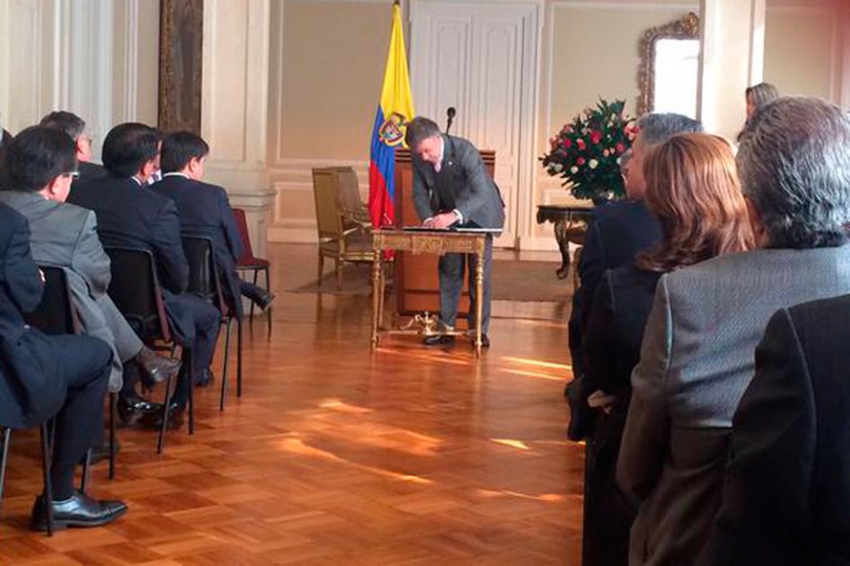 Se acaba el paseo de la muerte y abusos en precios de medicamentos: Santos