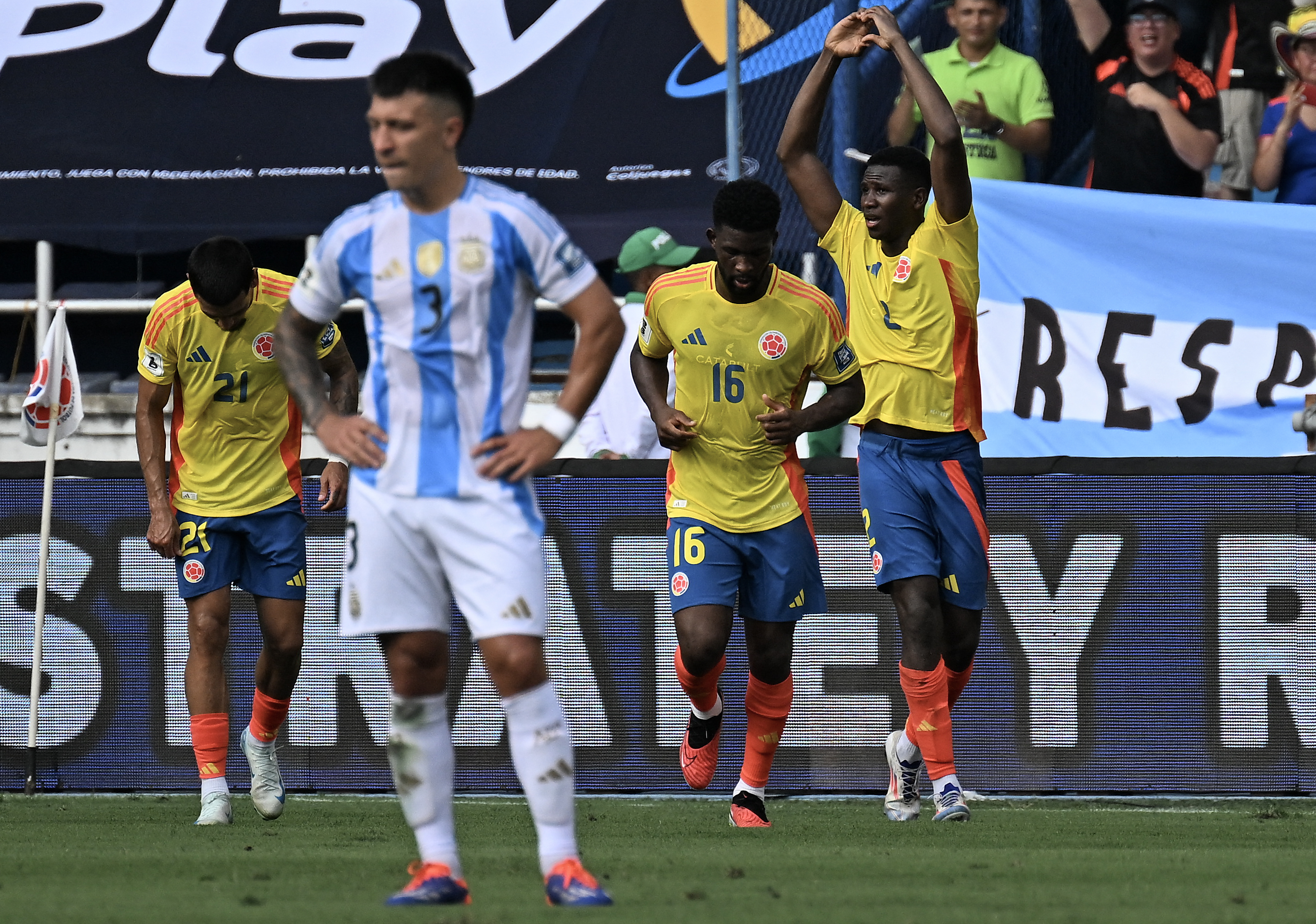 Video: mire el golazo de Yerson Mosquera en el partido de Colombia vs. Argentina
