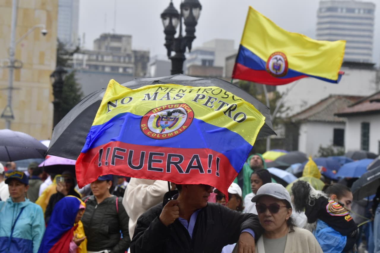 Así se viven las marchas en rechazo a la condena contra el expresidente Álvaro Uribe.
