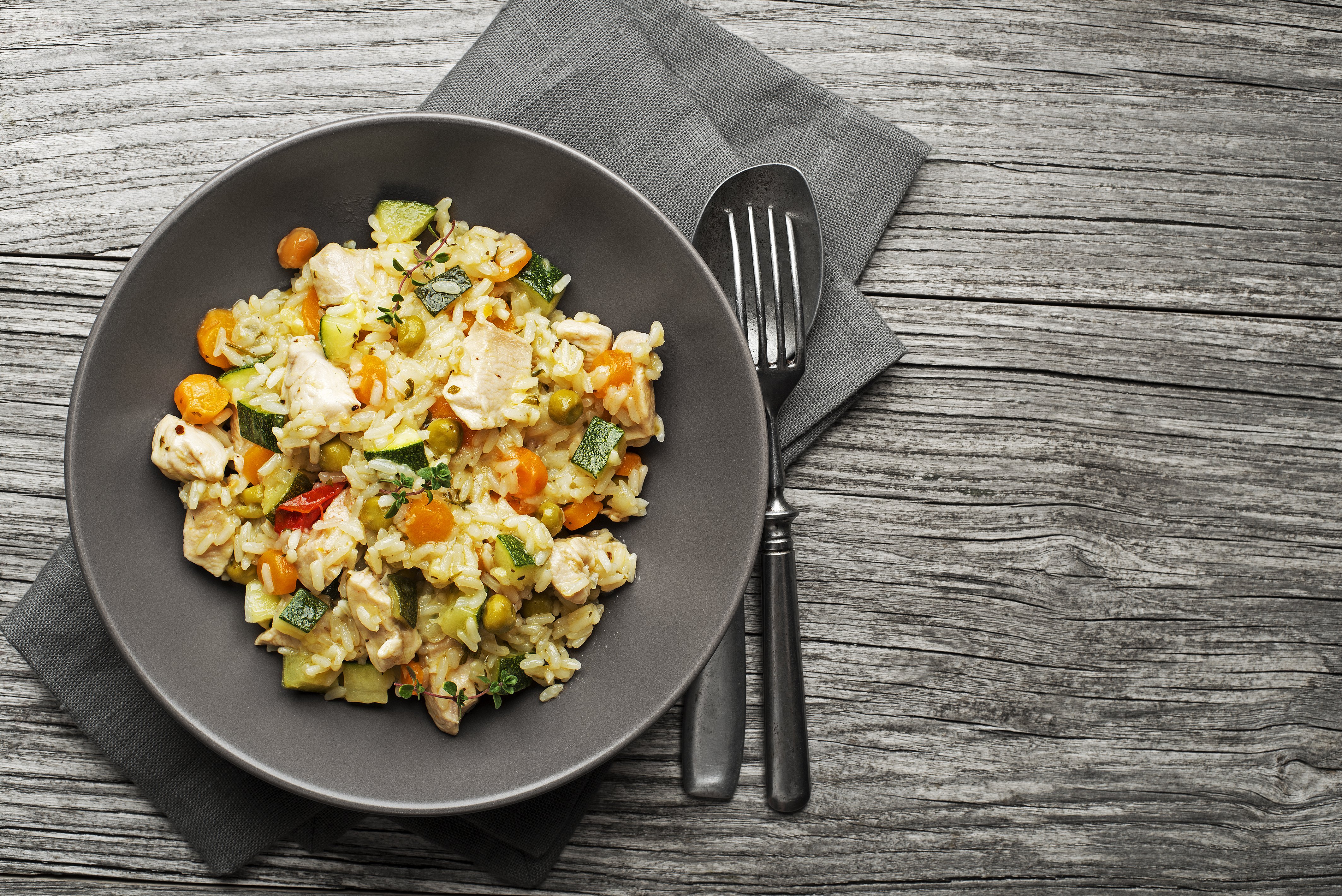 Arroz con vegetales salteados
