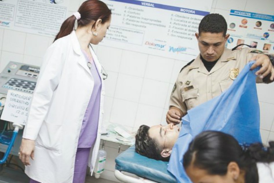 En Venezuela, la tasa de homicidios es de 73 por cada 100.000 habitantes. Imagen de una sala de emergencias. / Reuters 