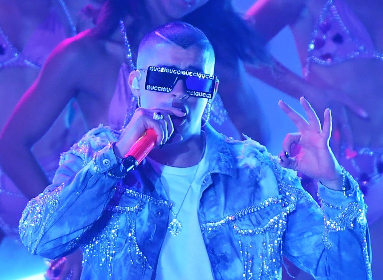 Bad Bunny hace historia al liderar la lista Billboard 200 con “El último tour el mundo”