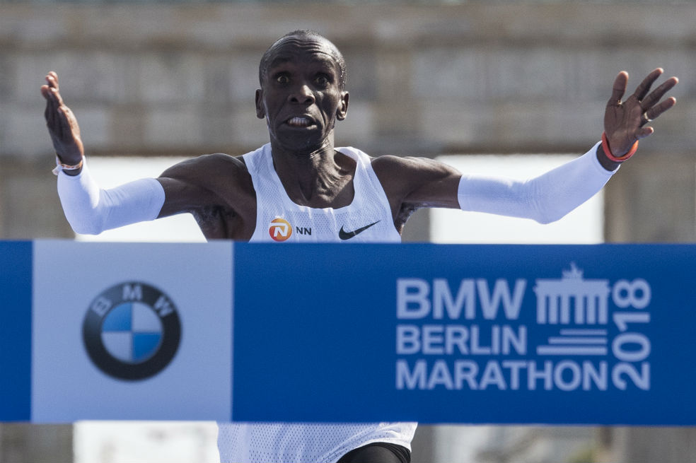 Eliud Kipchoge ganó la maratón de Berlín e impuso récord mundial