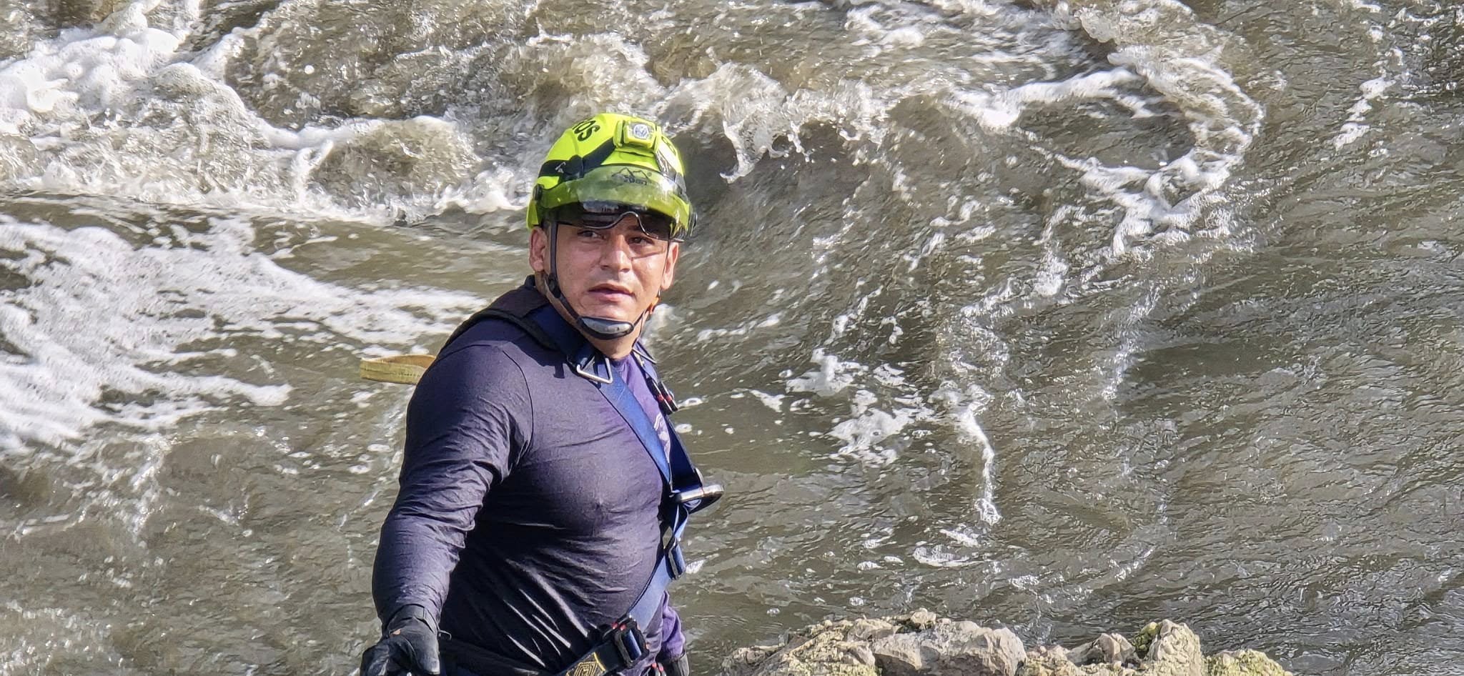 Comandante de Bomberos de Mesitas desapareció al intentar salvar una niña