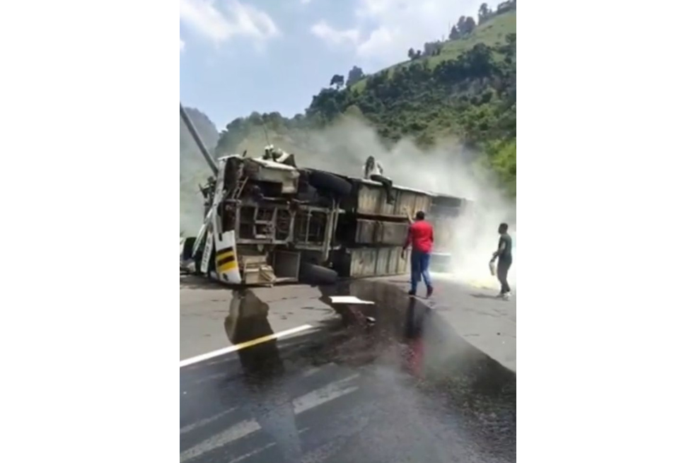 Van 6 muertos y 26 heridos tras accidente de bus en la vía Pasto-Ipiales (Nariño)