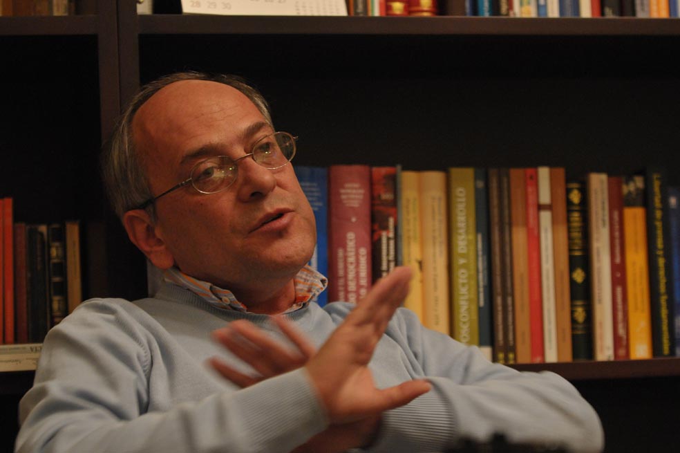 Columna de opinión que aún enreda a José Obdulio Gaviria