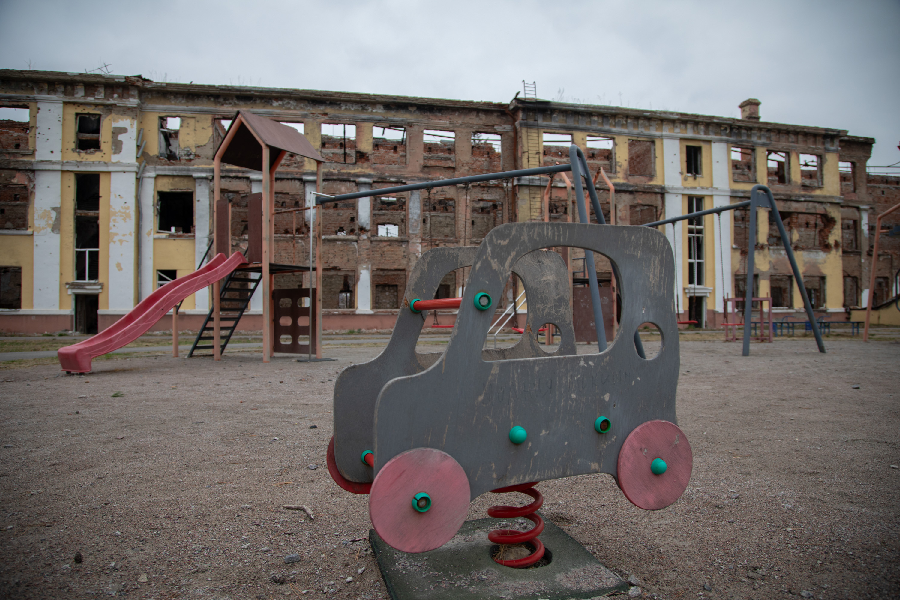 Desde el inicio de la guerra la ciudad de Kharkiv ha sido uno de los principales objetivos del ejército ruso. Ruinas exteriores de la escuela número 134 atacada el 27 de febrero de 2022.