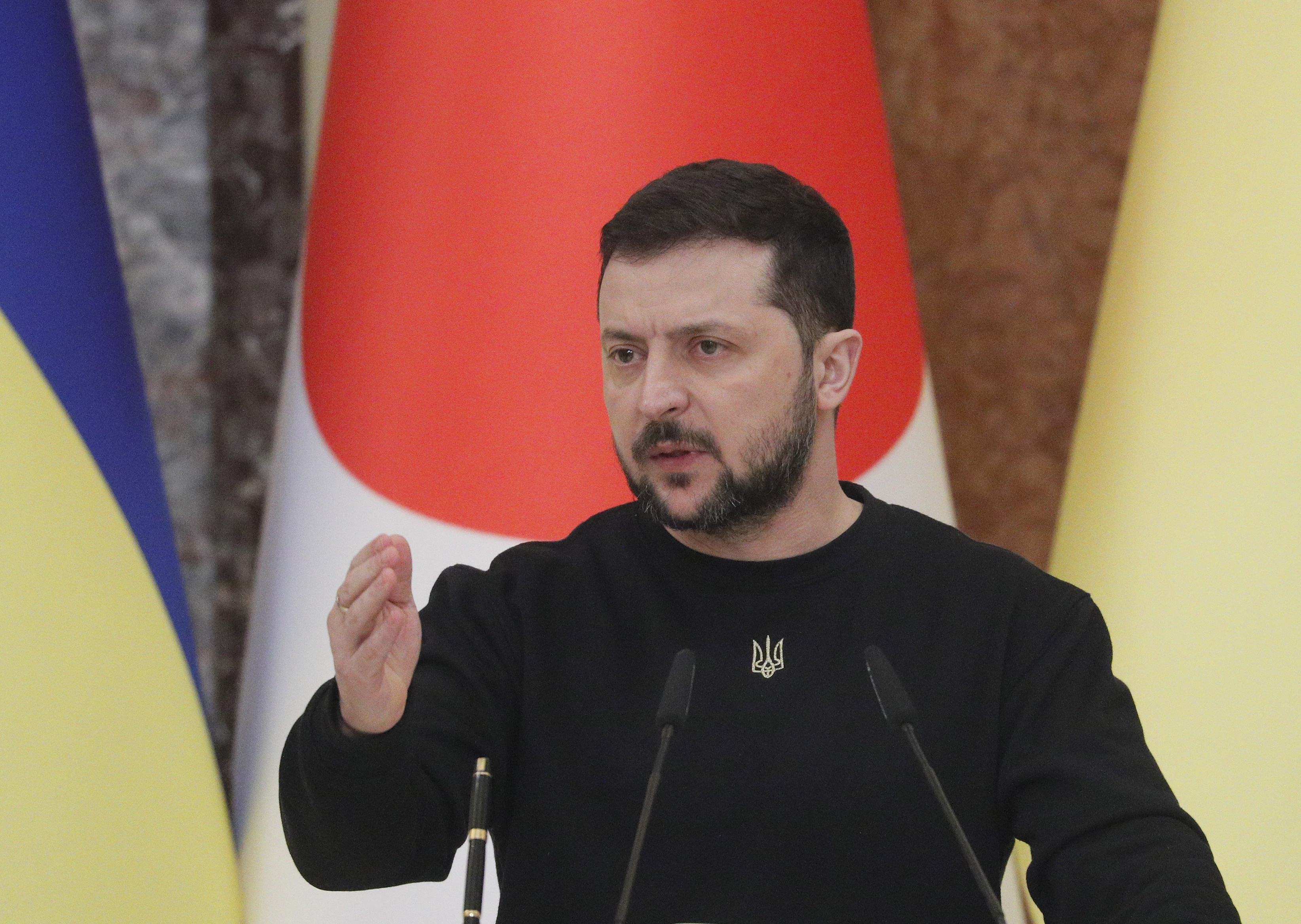 Kyiv (Ukraine), 21/03/2023.- Ukrainian President Volodymyr Zelensky speaks at a joint press conference with Japanese Prime Minister Fumio Kishida (not pictured) following their meeting in Kyiv, Ukraine, 21 March 2023. Fumio Kishida arrived in Kyiv to meet with Ukraine's top officials amid ongoing Russian invasion. (Japón, Rusia, Ucrania) EFE/EPA/SERGEY DOLZHENKO