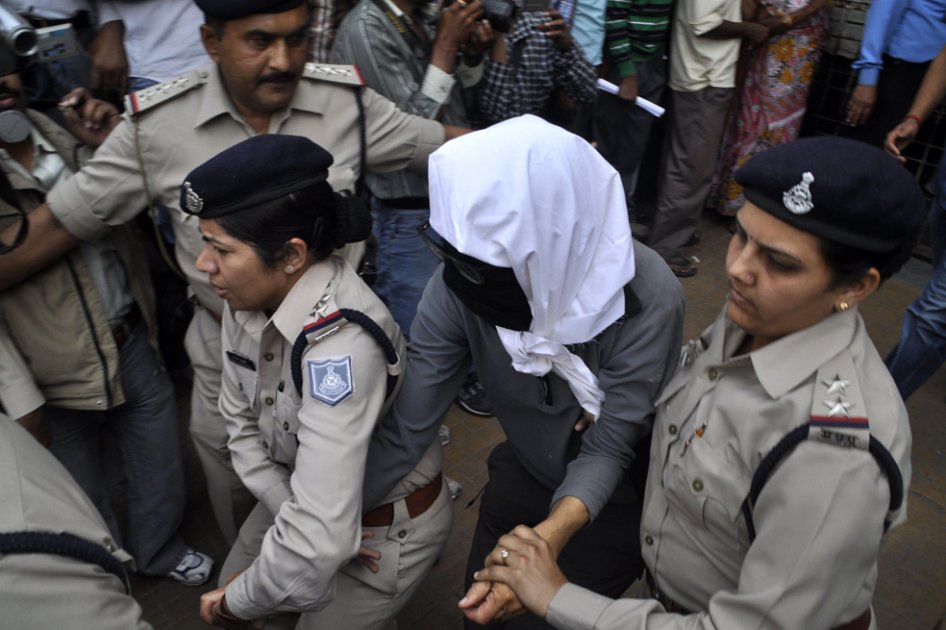 Comparecerán seis hombres en India acusados de violar a turista suiza
