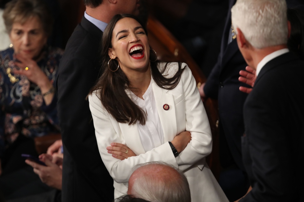 Ocasio-Cortez arrasa en Nueva York y Trump sufre una derrota moral en las primarias de EE.UU.