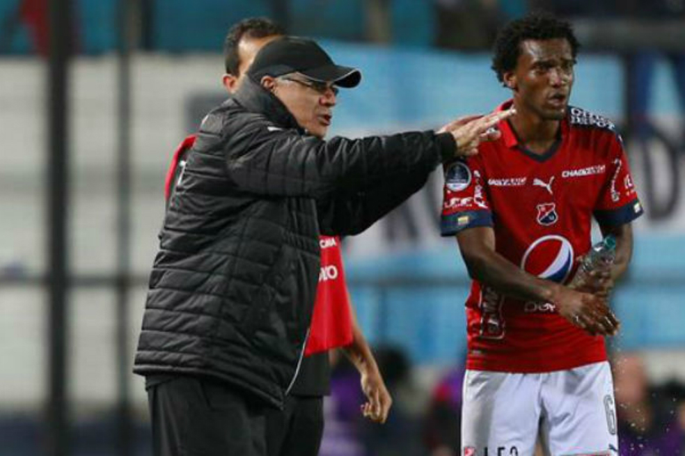 Juan José Peláez dejó de ser el técnico del Medellín