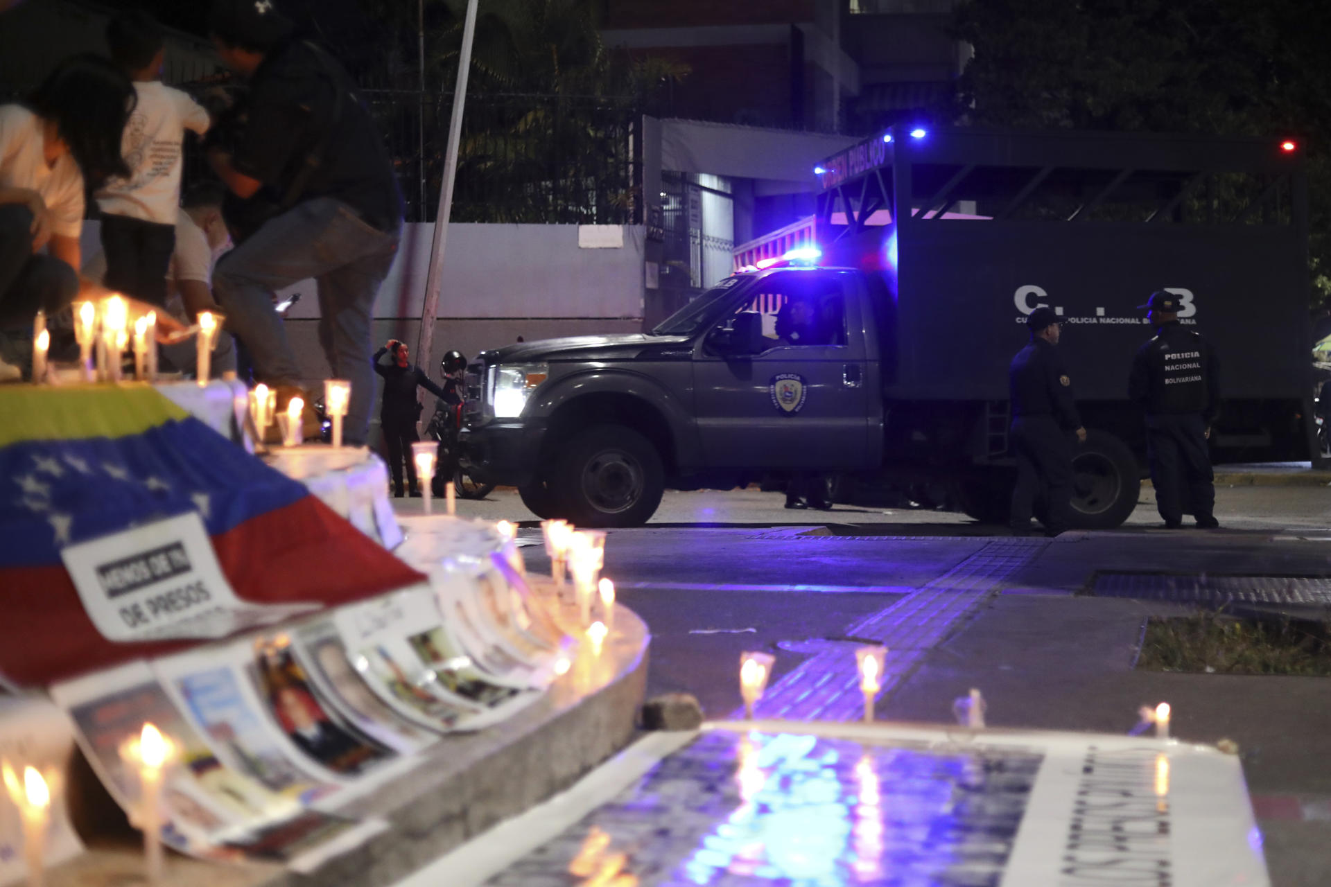 Autoridades venezolanas hablan de más de 100 liberaciones, pero ONG las cifran en la mitad