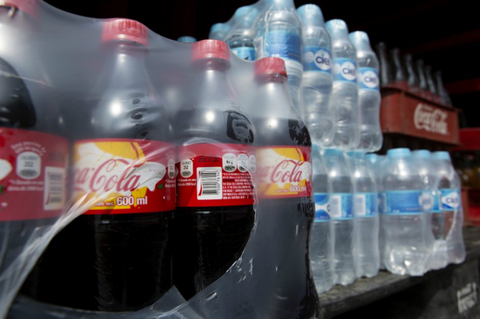 Economía de Brasil afecta situación de embotelladora de Coca-Cola