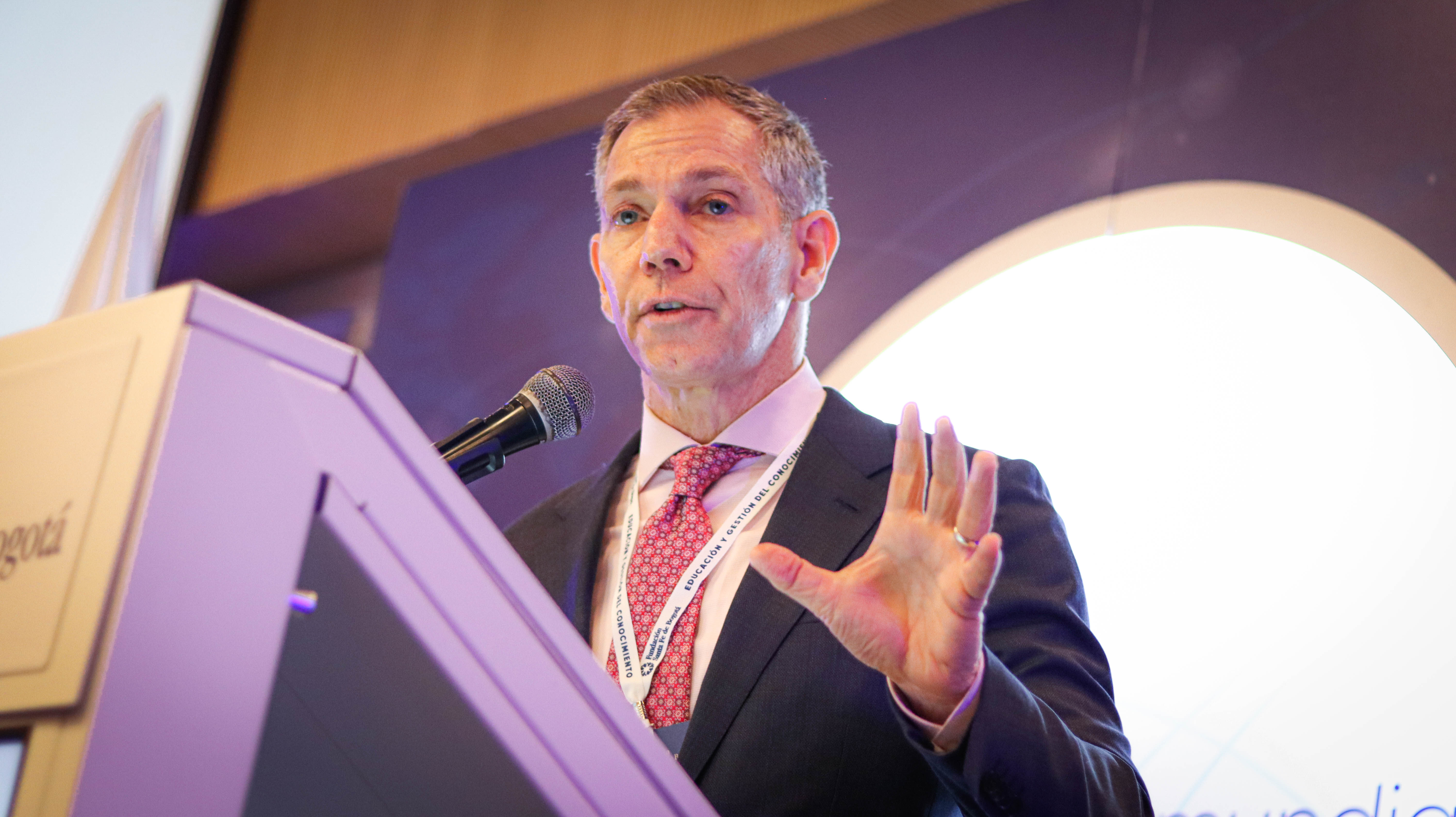 Ronald Lavater, director ejecutivo de la International Hospital Federation (IHF), en su visita a la Fundación Santa Fe de Bogotá.